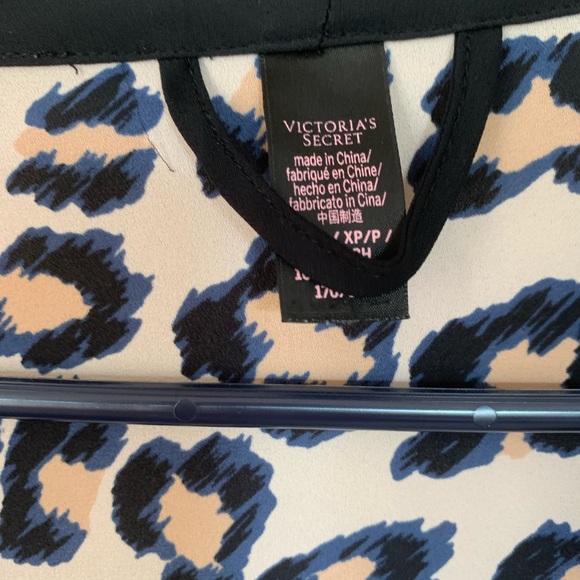 Victoria’s Secret Robe - Picture 2 of 5